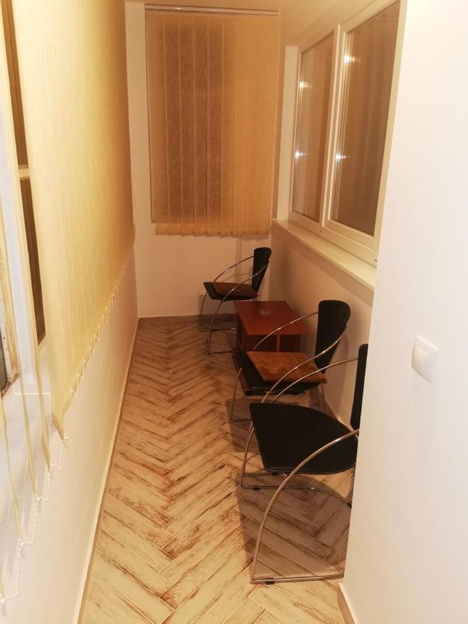 Bee Studio Apartment Iernut Luaran gambar